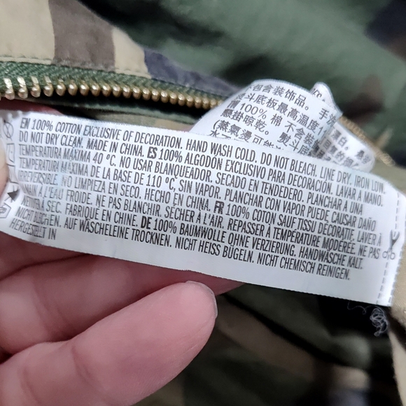 Forever 21 Women's Green Camo Utility Hooded Jacket, Full Zip, Pockets, Size 1X - Picture 9 of 9